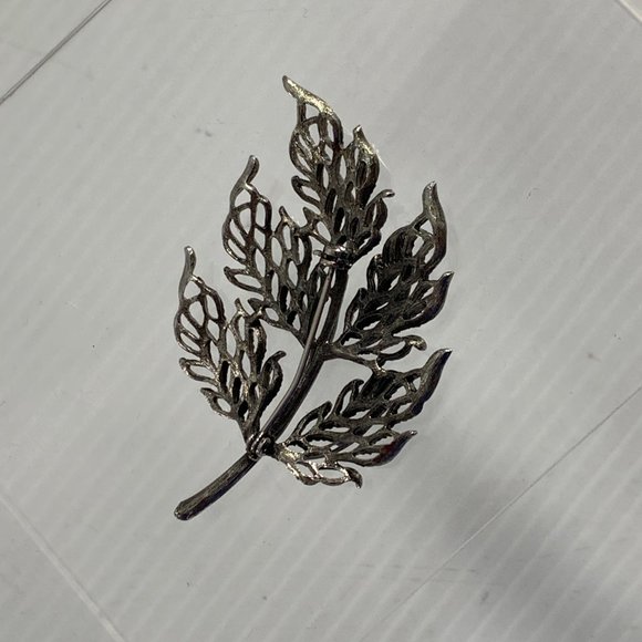 Vintage Leaf Branch Brooch Pin Gun Metal Openwork 2.75" Long - Picture 2 of 6
